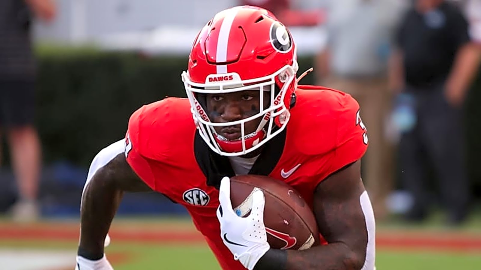  Georgia Bulldogs Running Back Suffers Injury Against Kentucky Wildcats