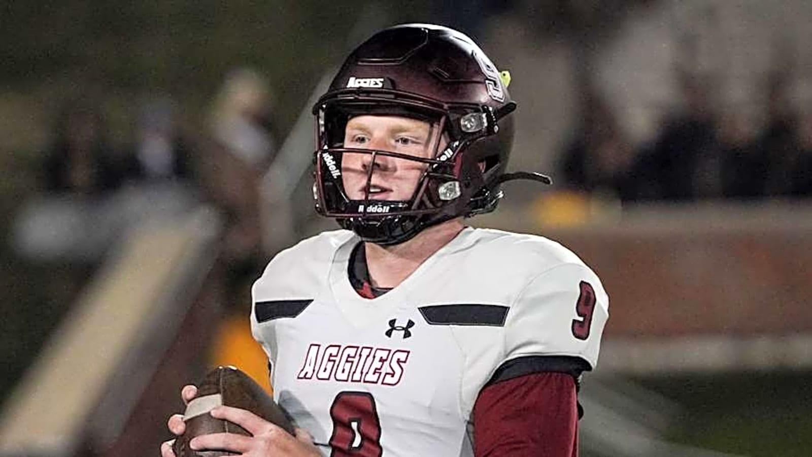 Transfer Quarterback Backs out of Oklahoma Pledge, Commits to Big Ten School