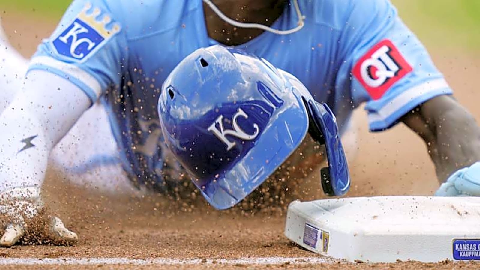 Royals Re-Sign Former 1st-Round Outfielder