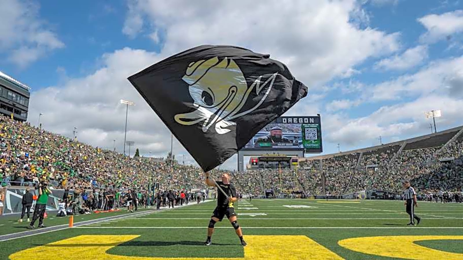 Oregon Ducks&#39; Stripe Out In Autzen Stadium: Potential Uniform Hints