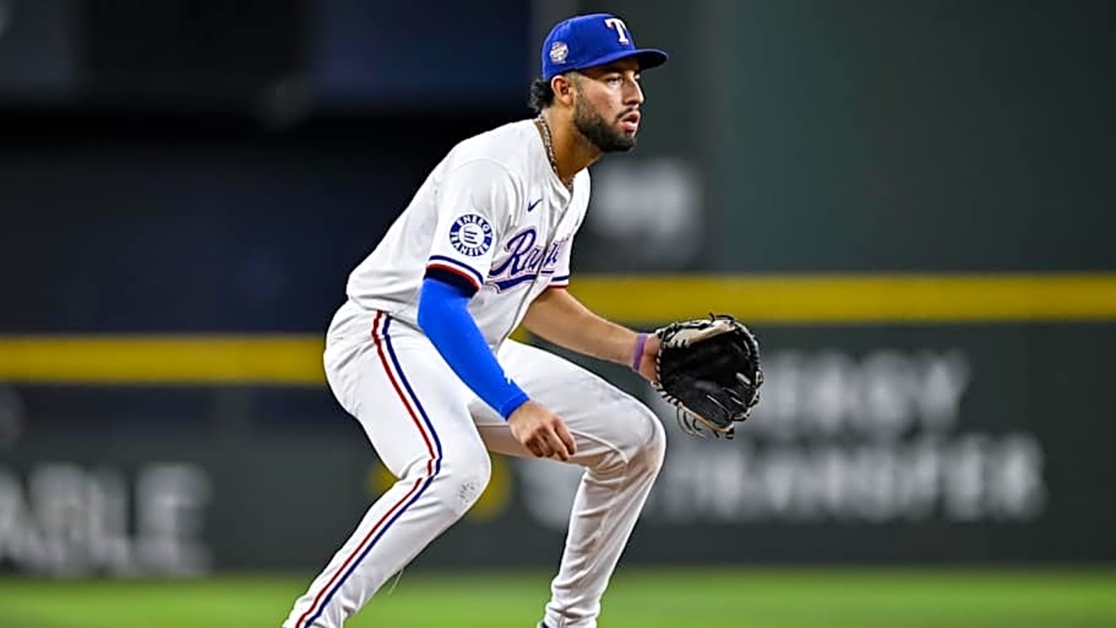 Yankees Sign 25-Year-Old Rangers Infielder