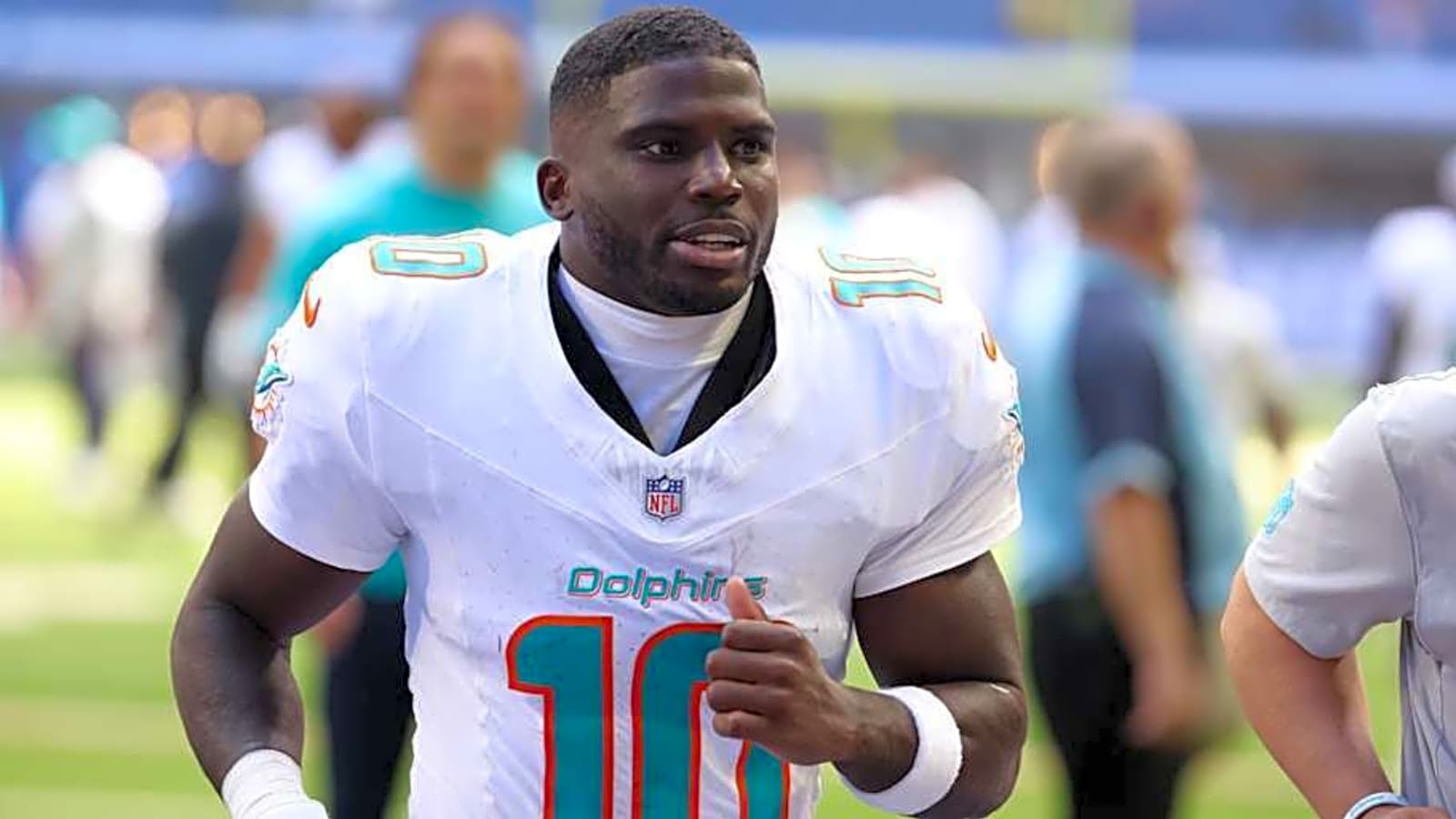 Texans emerge as surprise suitor for blockbuster wide receiver trade