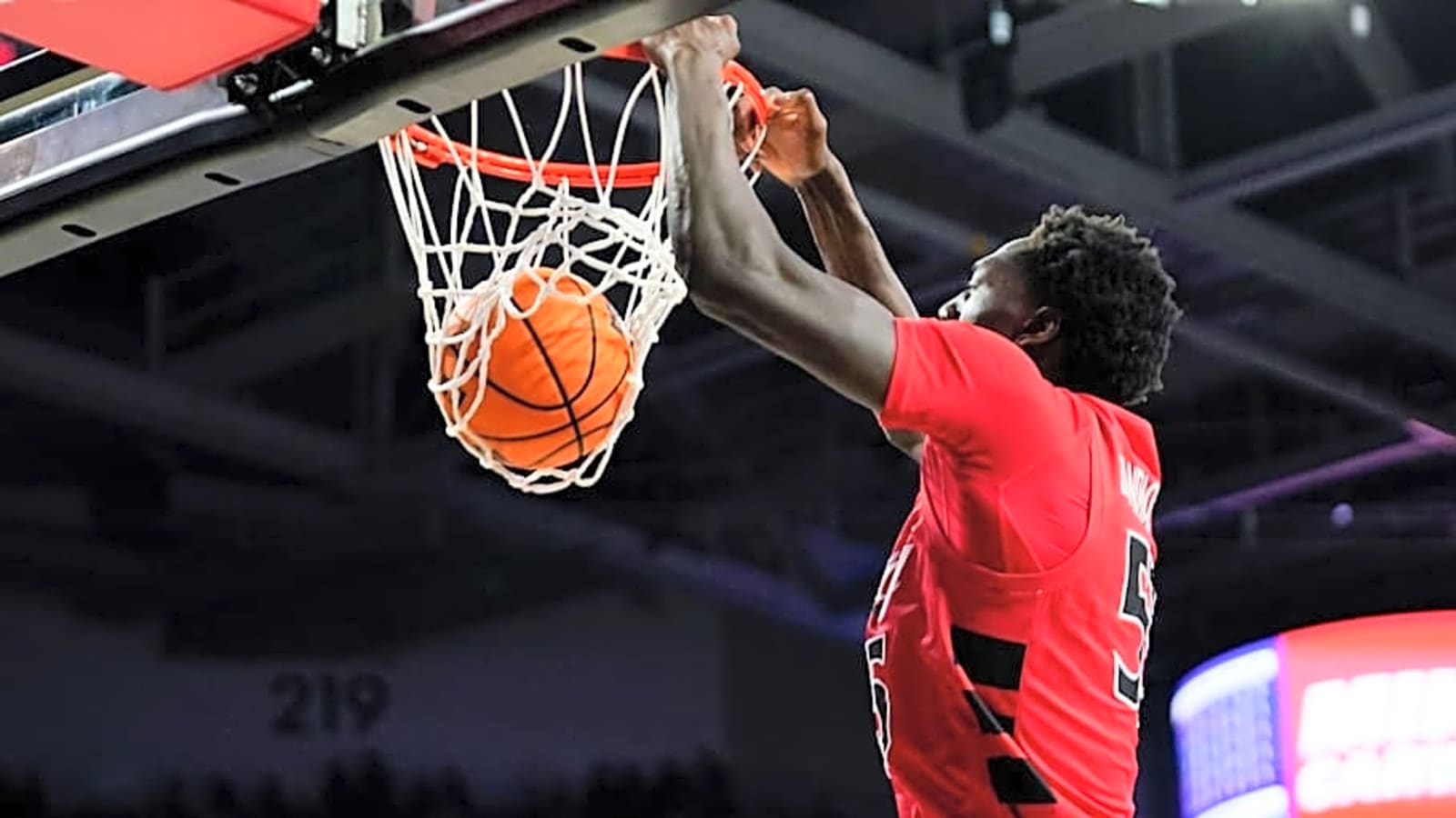 Cincinnati Bearcats Basketball Center Aziz Bandaogo Enters Transfer Portal
