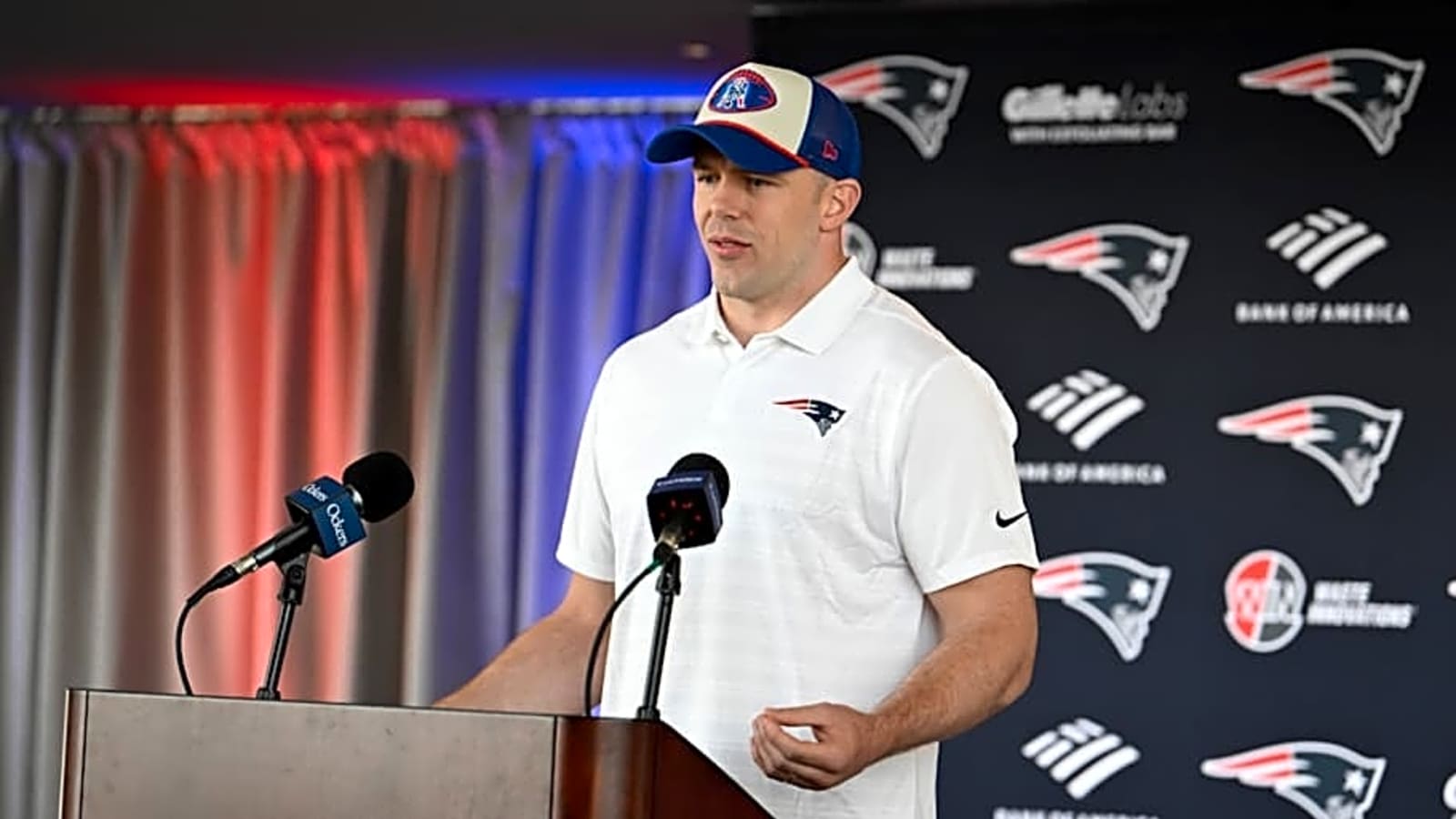 Patriots LB Delivers Inspiring Message to Younger Teammates