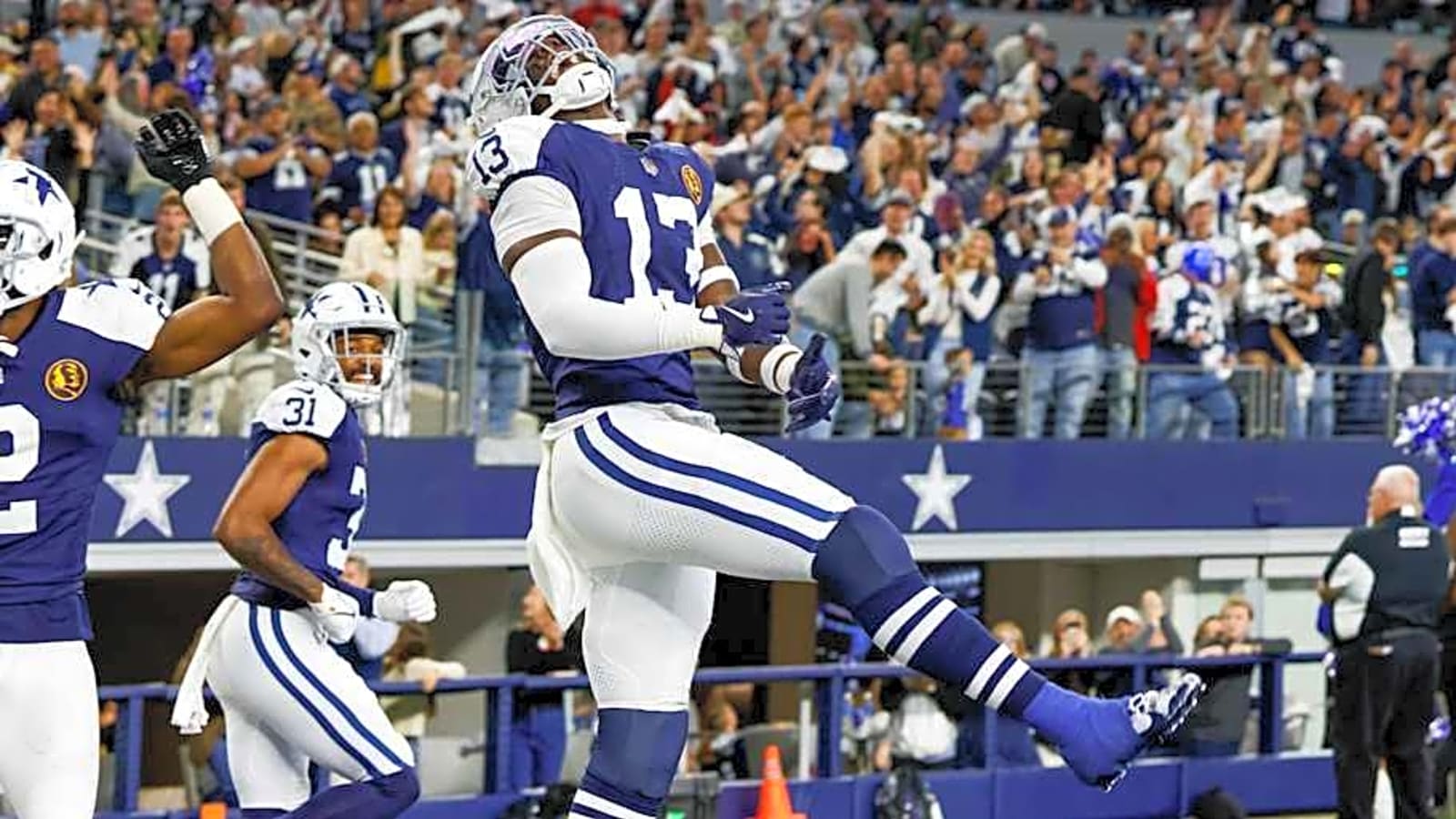 Cowboys&#39; DeMarvion Overshown sports new jersey number in public appearance