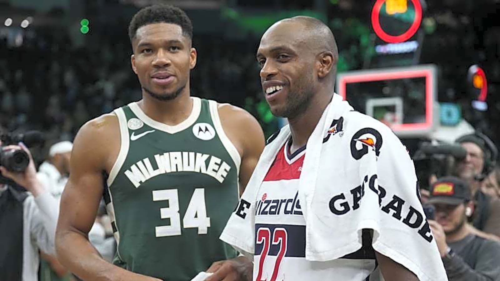 Khris Middleton Sends Clear Message on Bucks Trade