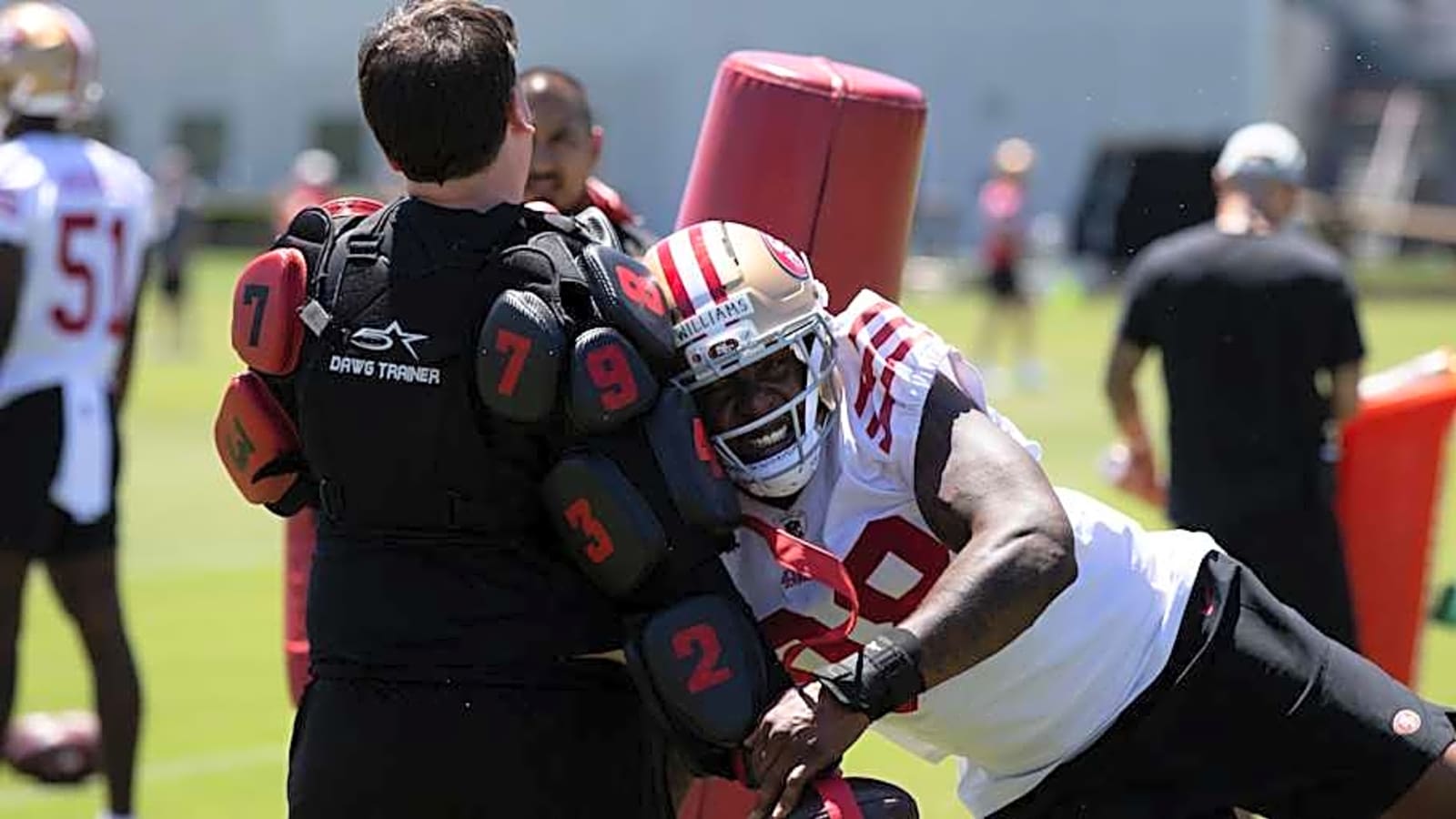 49ers DE Mykel Williams is a Favorite to Win NFL DROY Award