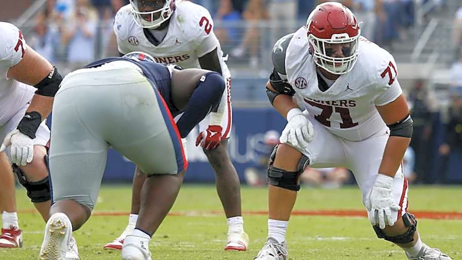 Oklahoma Looking to Build &#39;Chemistry&#39; Despite Offensive Line Battles