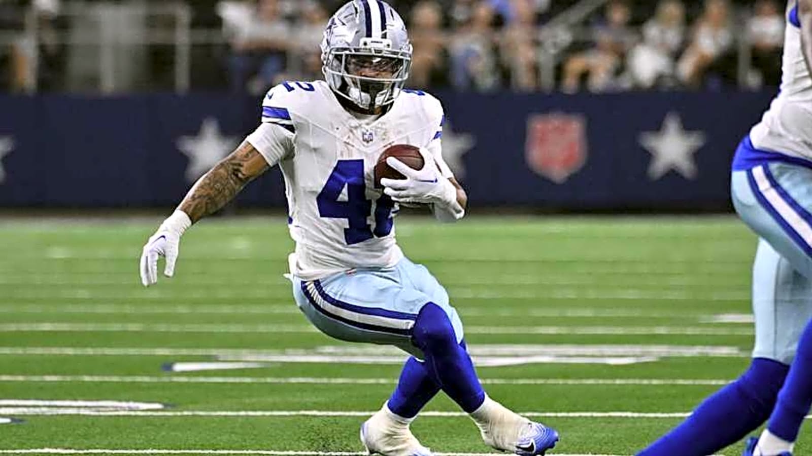 Broncos Sign Former Cowboys RB to Practice Squad