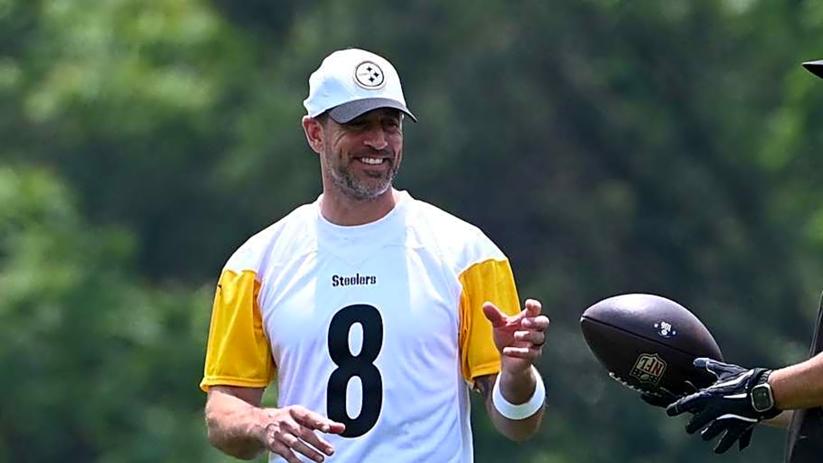 Aaron Rodgers Sends Blunt Message to Steelers
