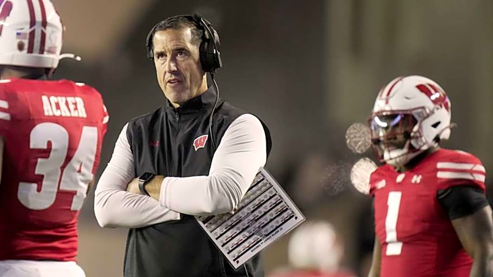 Highly-recruited 2026 defensive lineman commits to SEC school over Wisconsin, Ohio State