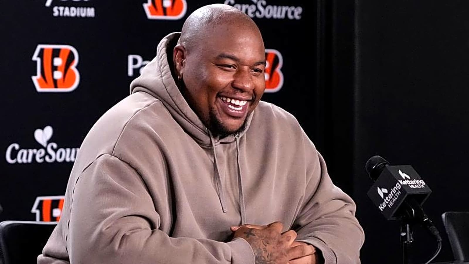 Andrew Whitworth Sounds Off on Bengals’ 'All-In' Message After Blockbuster Dexter Lawrence Trade