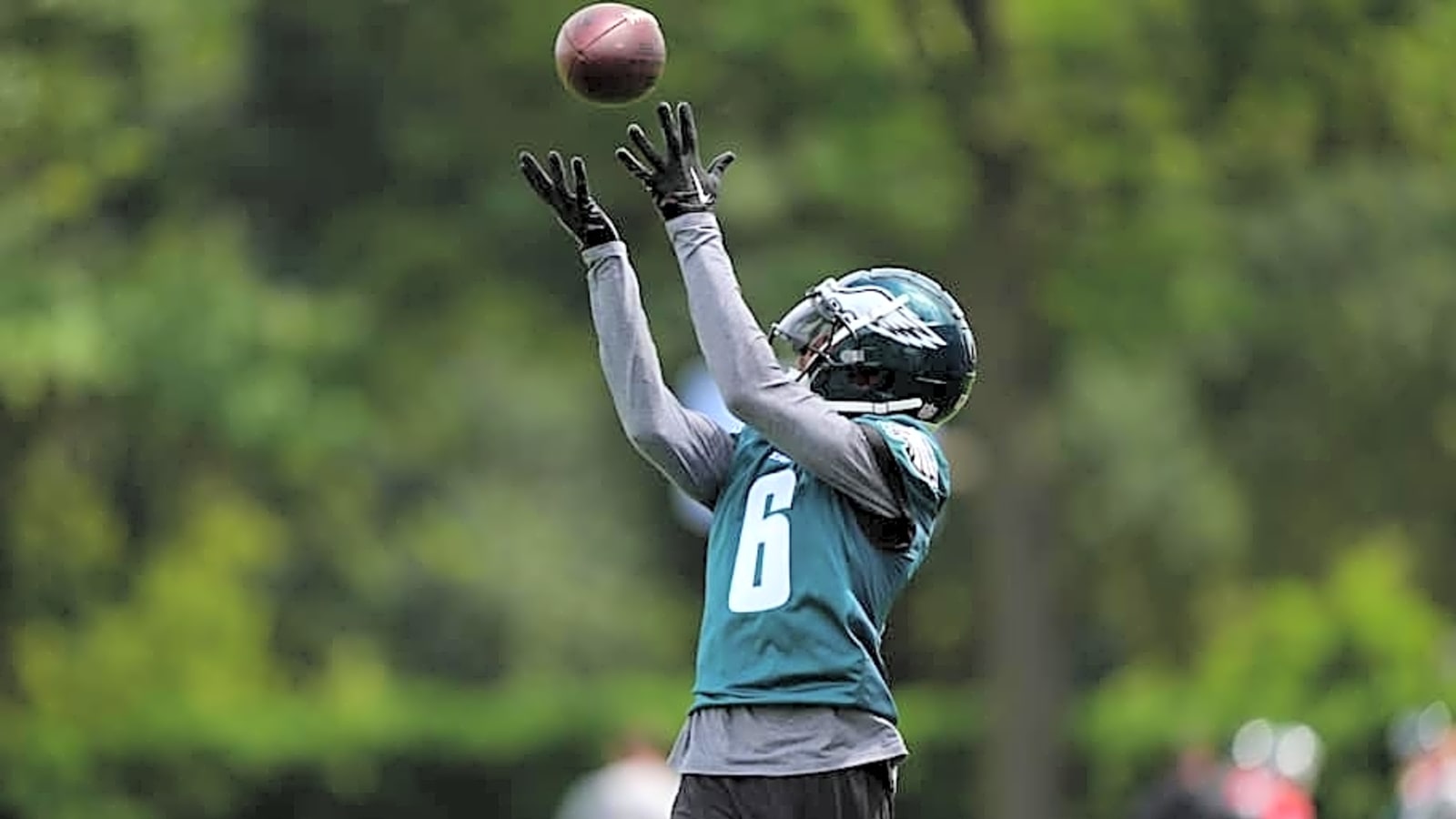 Eagles&#39; DeVonta Smith Endorsed Former 2nd-Round Pick