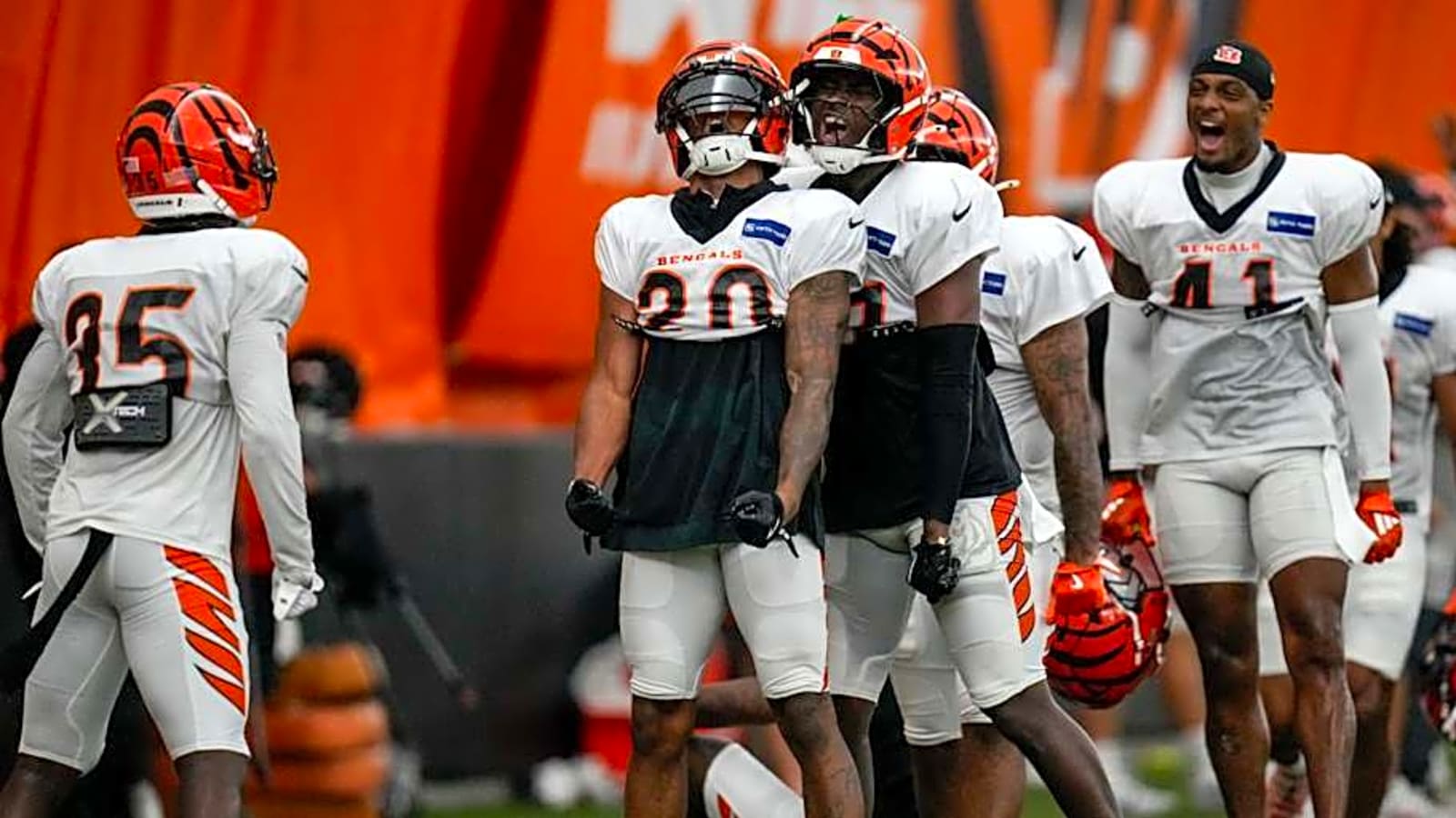 Young Bengals CB locking down superstar playmakers hints at defense’s upside