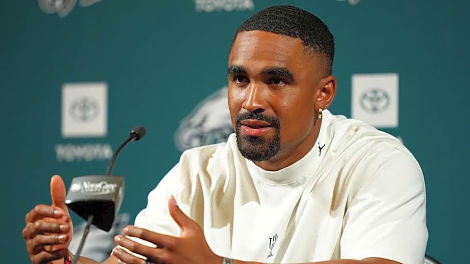 Eagles&#39; Jalen Hurts Snubbed, 6 QBs Ranked Ahead