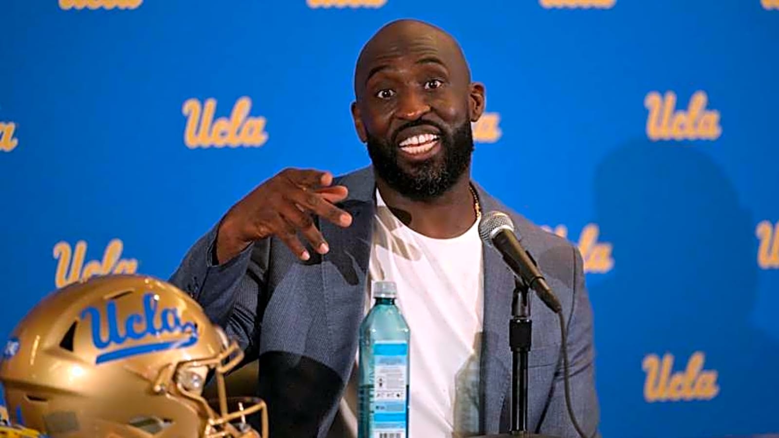 DeShaun Foster All Smiles After Gooden, Almada Commits