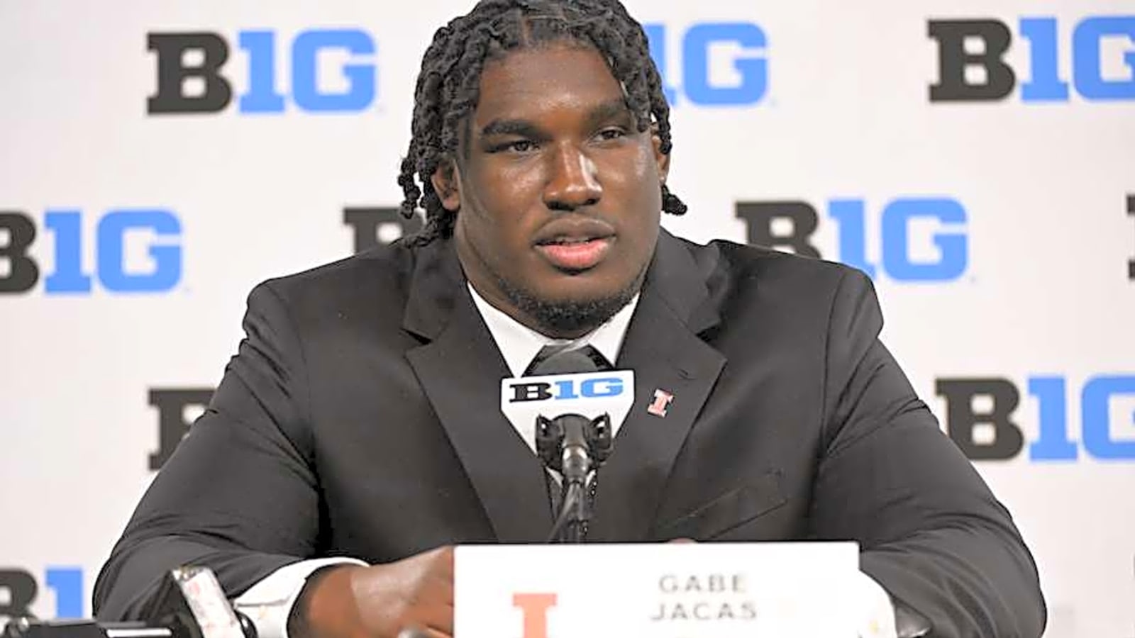 Illinois&#39; Gabe Jacas Named Top 5 Linebacker in EA Sports College Football 26