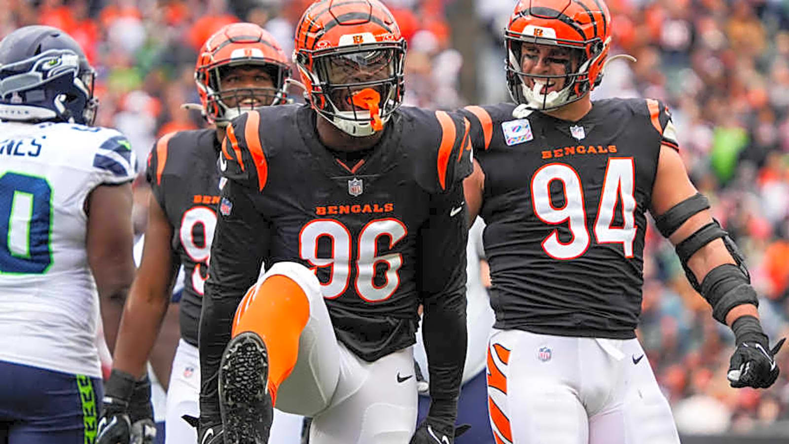 49ers Sign a Defensive End to Replace Mykel Williams Until He Returns
