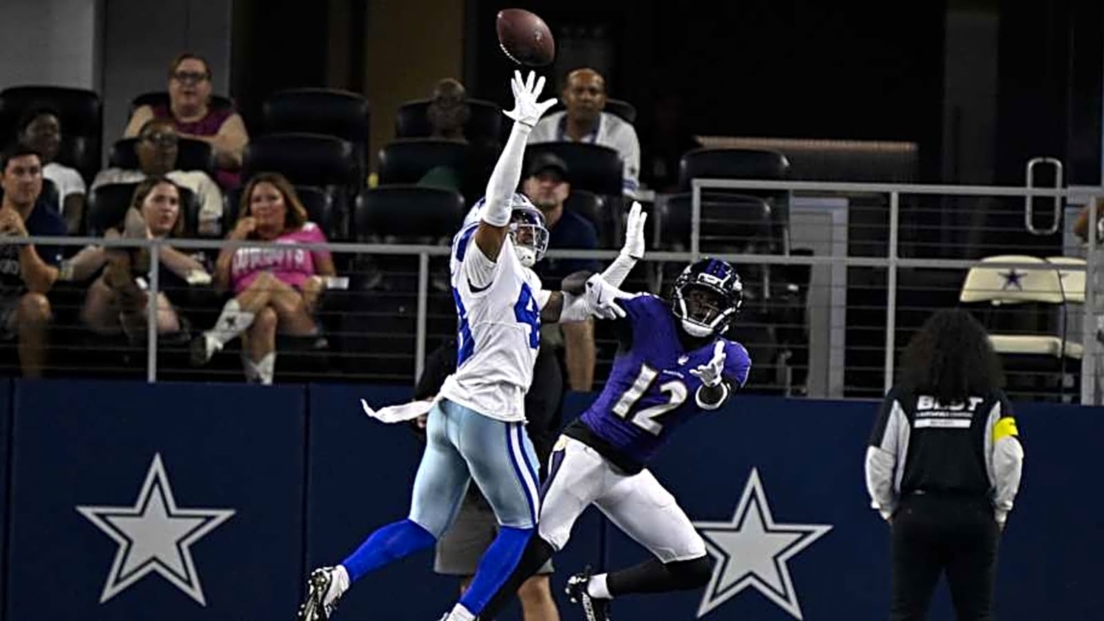 Dallas Cowboys bring back training camp star to bolster secondary
