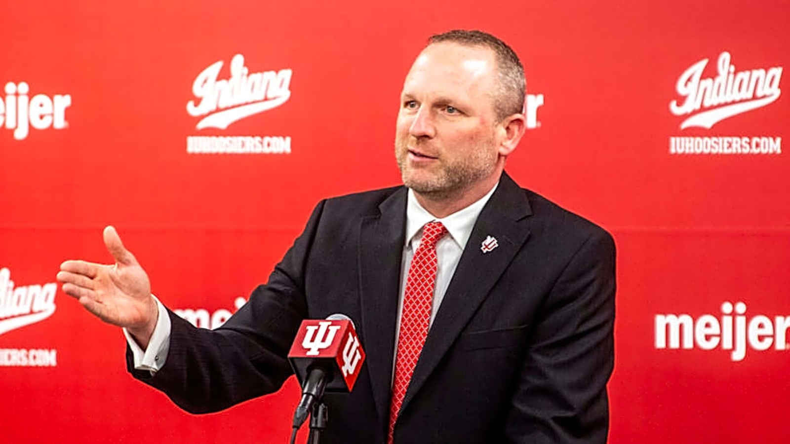 Darian DeVries Using Indiana Football Success To Teach Basketball Team Winning Traits