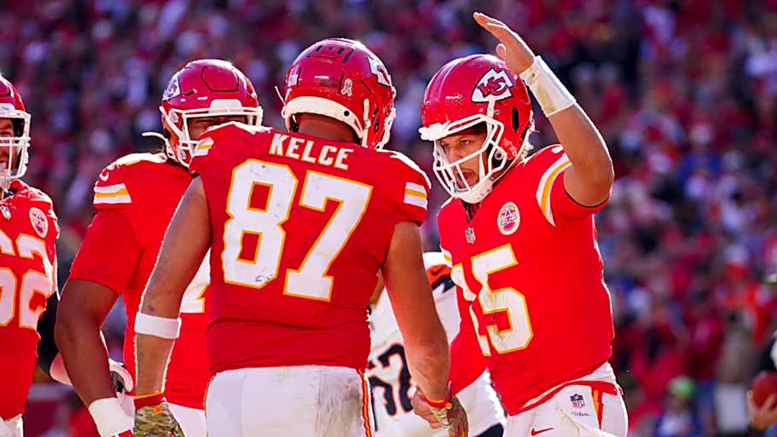 Chiefs&#39; Patrick Mahomes Expects Nothing Less From Travis Kelce