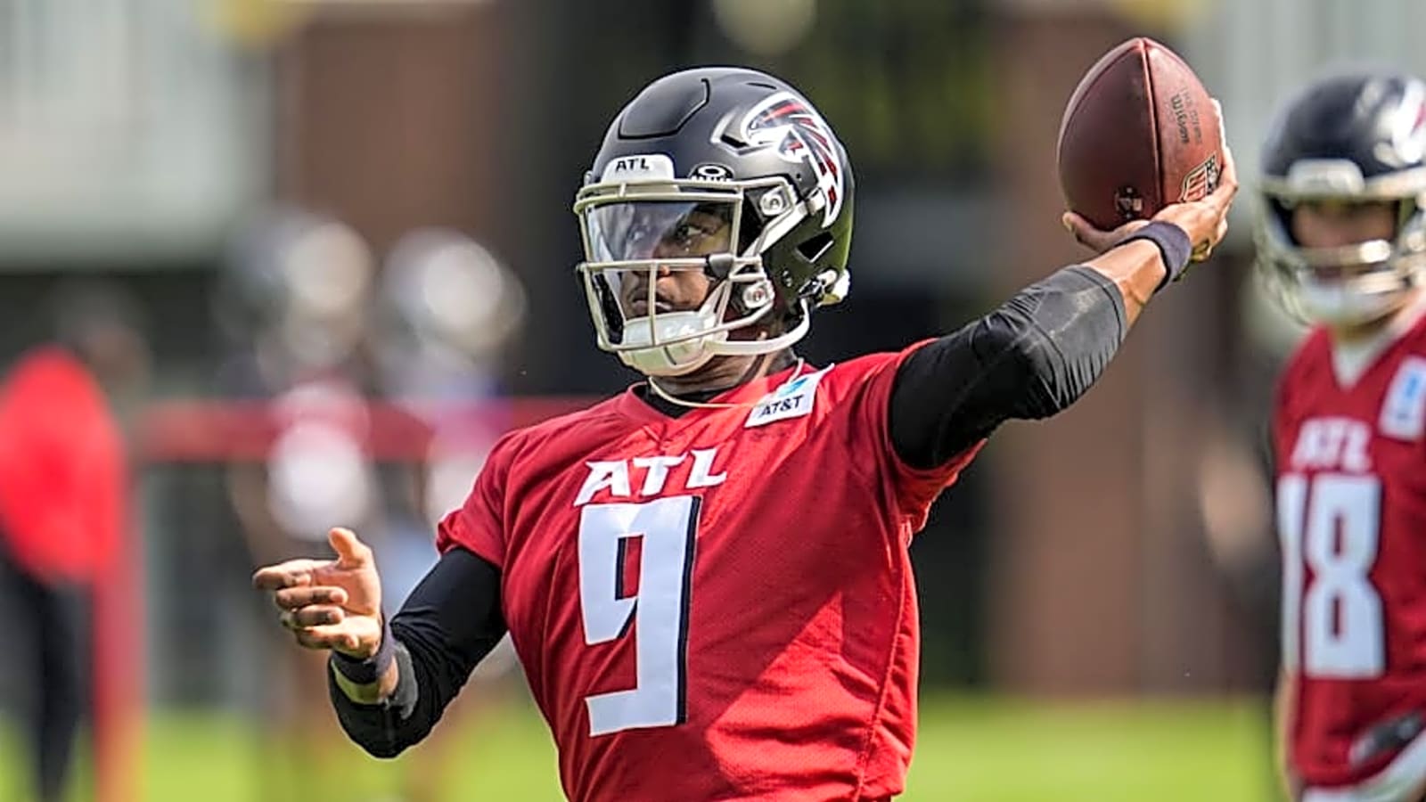 Big Year for Michael Penix Jr., Kyle Pitts Bond: &#39;We&#39;re Gonna Make it Happen&#39;