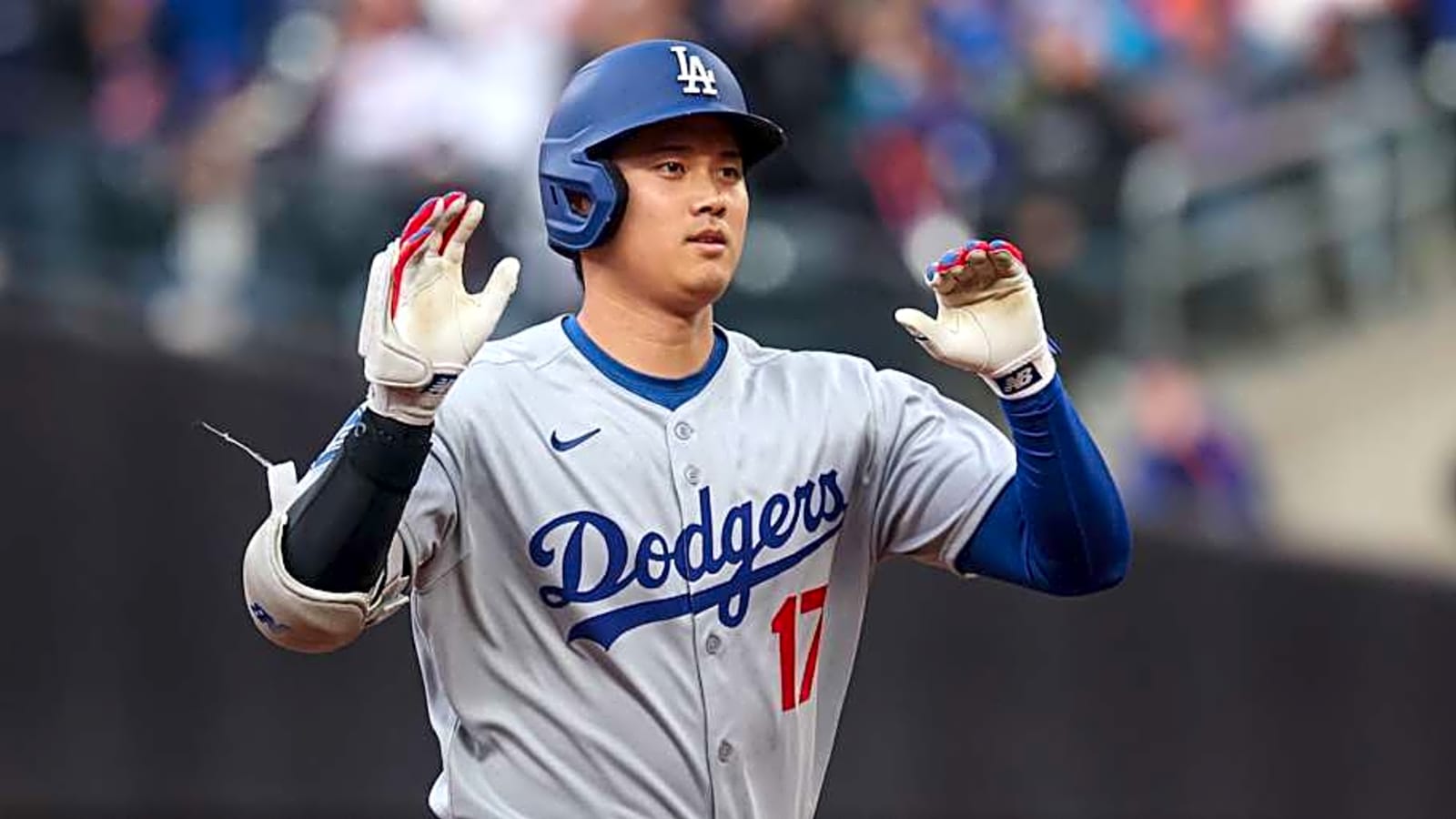 Dodgers&#39; Shohei Ohtani Caught Sleeping During Yankees Blowout