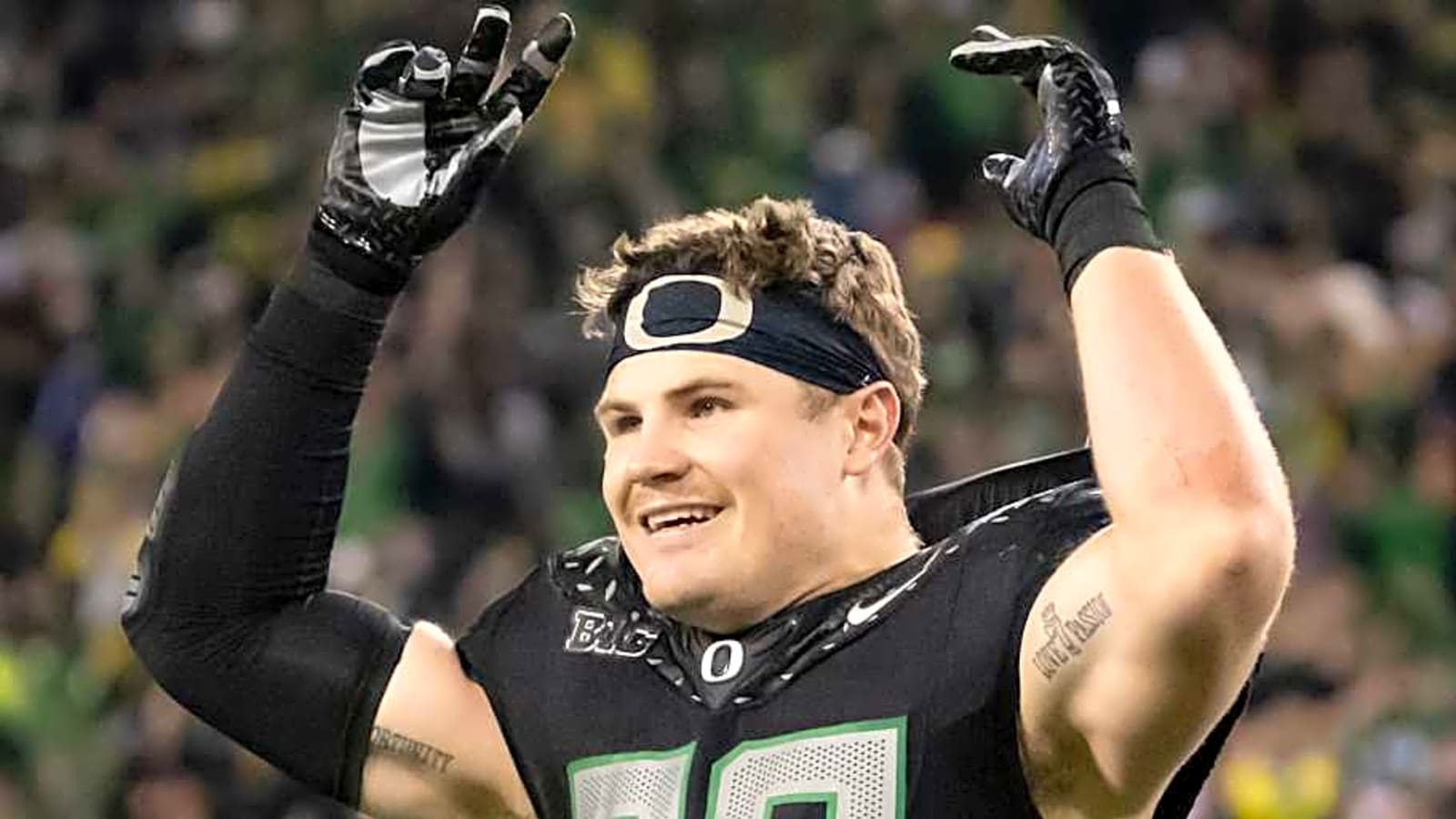 Dan Lanning Challenges Ducks To &#39;Do More:&#39; Bryce Boettcher, Kenyon Sadiq Lead Community Effort