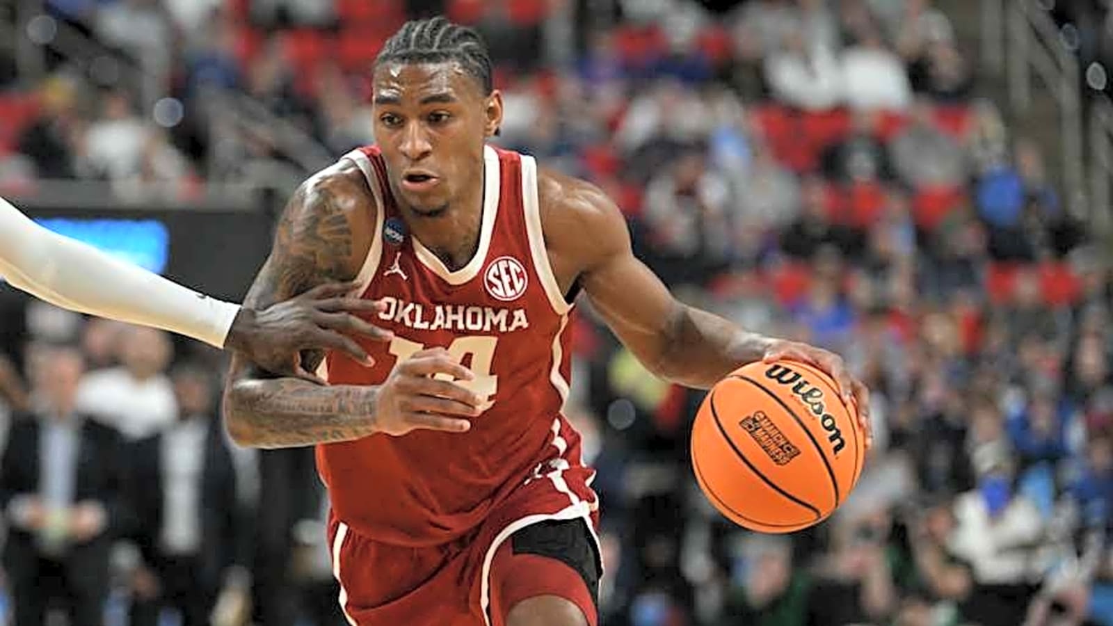 Former Oklahoma F Jalon Moore Suffers Major Injury in Pre-Draft Workout per Report