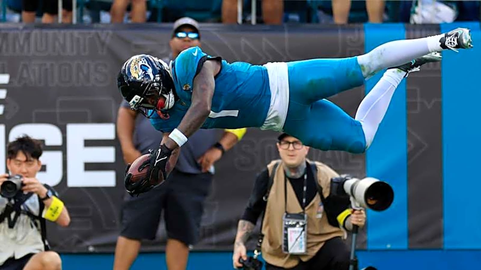 Cowboys Predicted to Land Explosive Offensive Playmaker in Free Agency