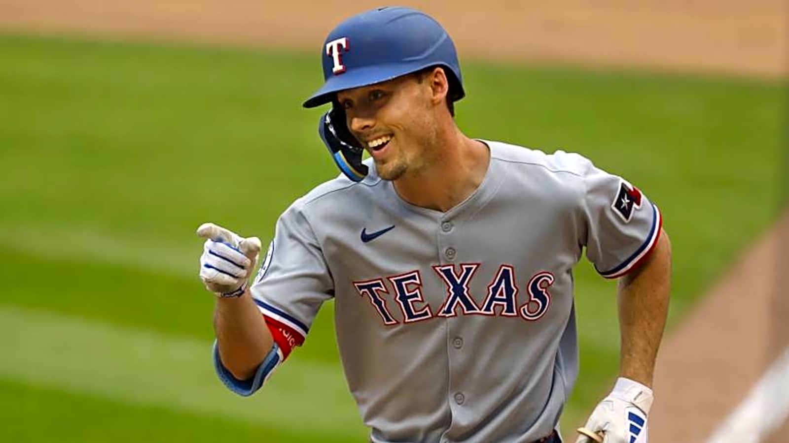 Texas Rangers Star Outfielder Leaves White Sox Game with Wrist Injury