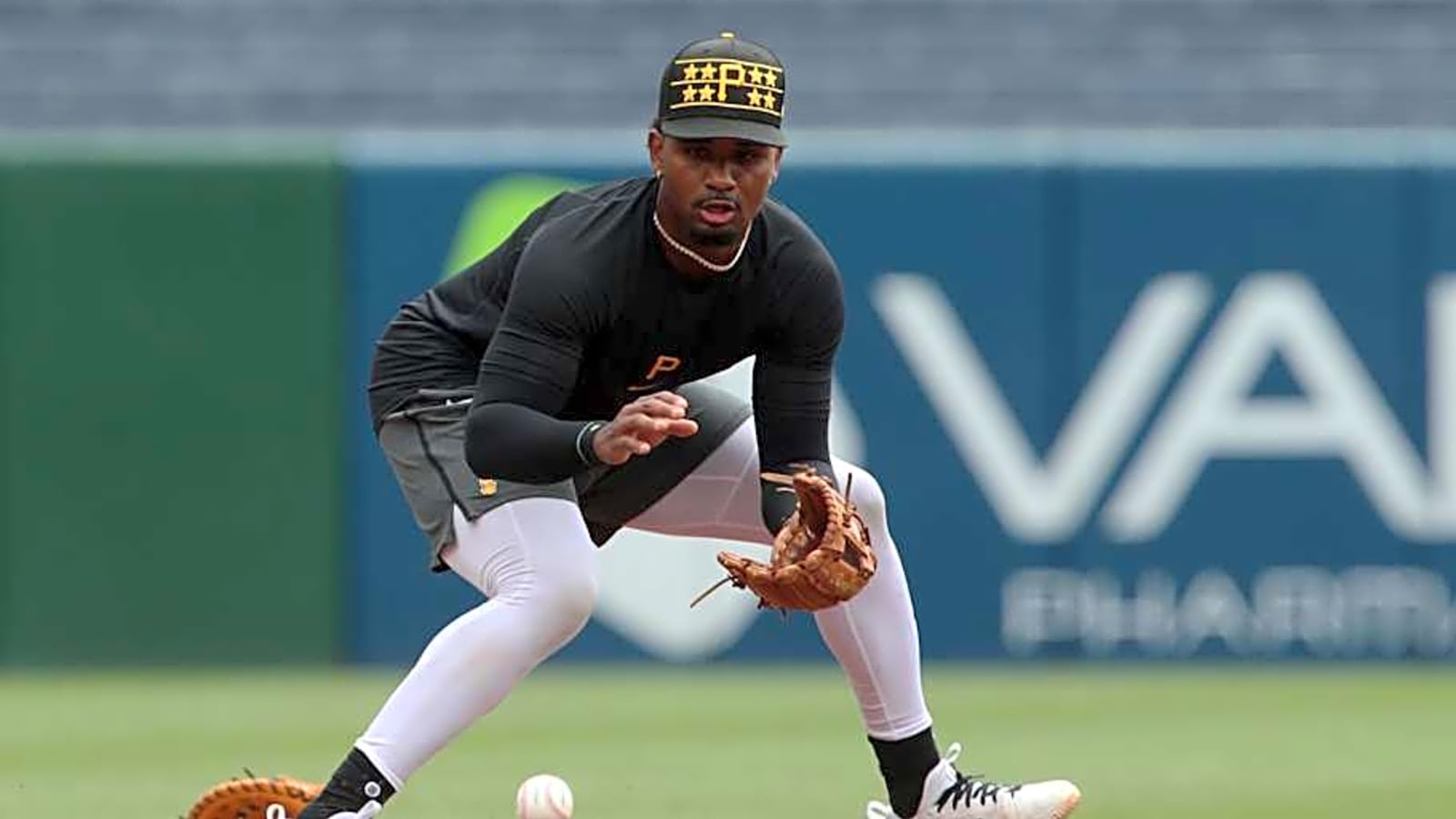 Pirates Make Shortstop Change vs. Giants