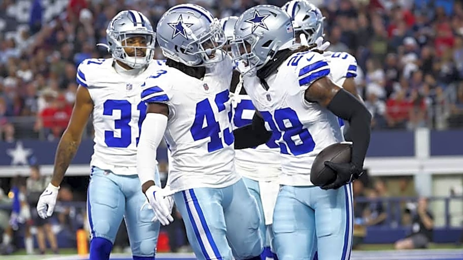 Dallas Cowboys starter gets shocking top 20 NFL ranking among peers