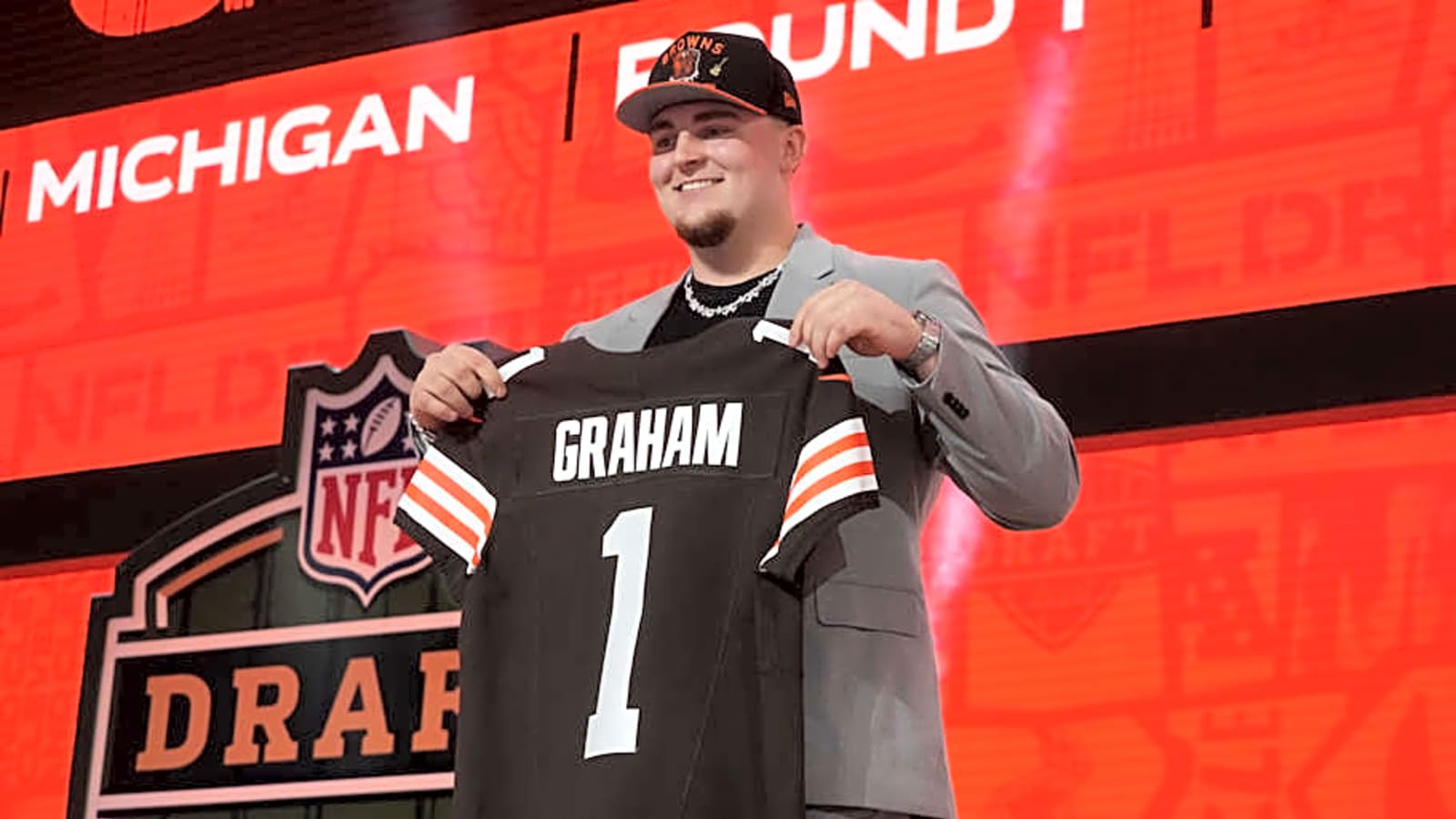 Former NFL Scout Makes Miserable Prediction For Browns’ First Round Pick