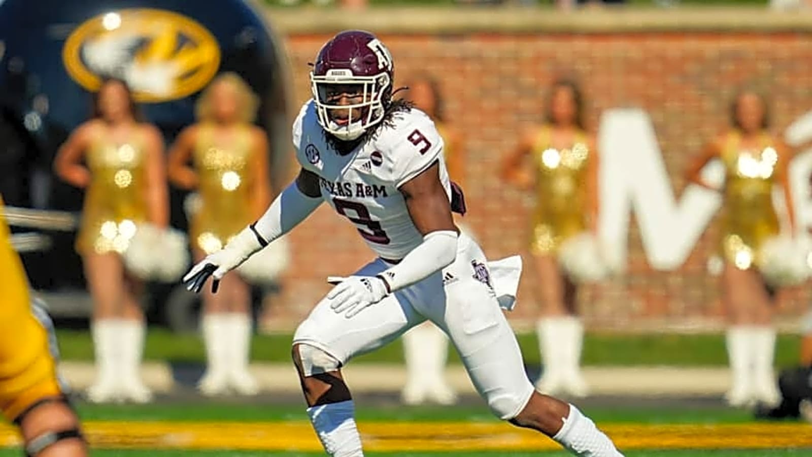 Former Texas A&M Standout Signs Leon O'Neal Jr. Signs New Pro Contract