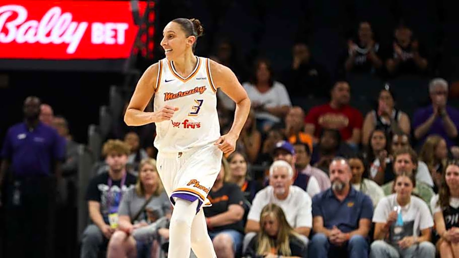 How Mercury's Taurasi Showed Off Her Facilitating Skills