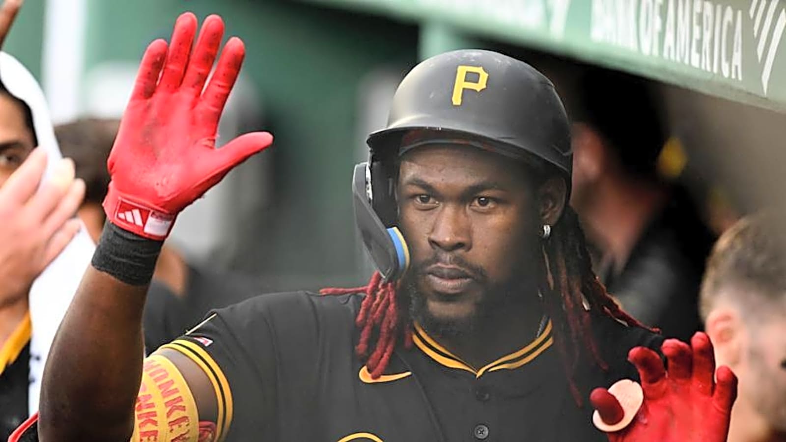 Pirates Tender Five Contracts Ahead of Deadline