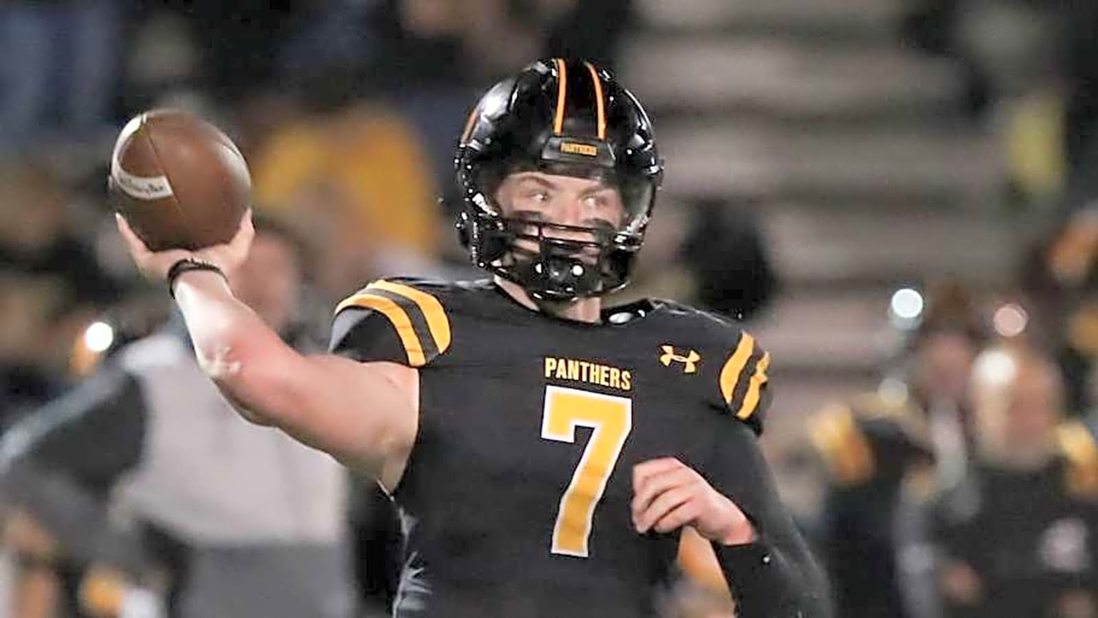 Aaron Rodgers links up with Michigan&#39;s 2026 QB commit for workout session