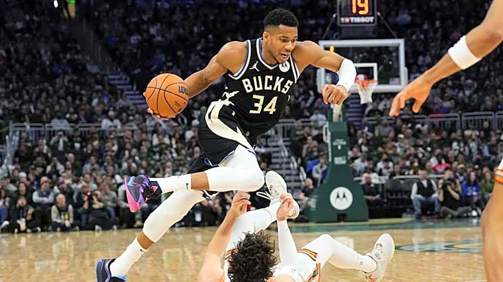 Bucks&#39; Giannis Antetokounmpo Linked to West Contender in Potential Blockbuster Trade