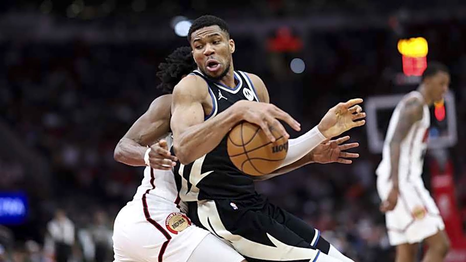 Bucks&#39; Giannis Antetokounmpo Predicted to Land With One of Two West Teams