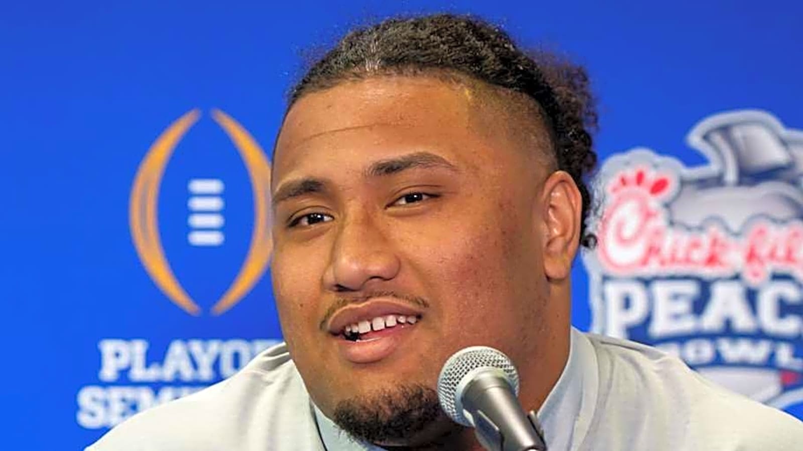 Oregon Ducks Center Opens Up on Offseason Work With Dante Moore, Dylan Raiola