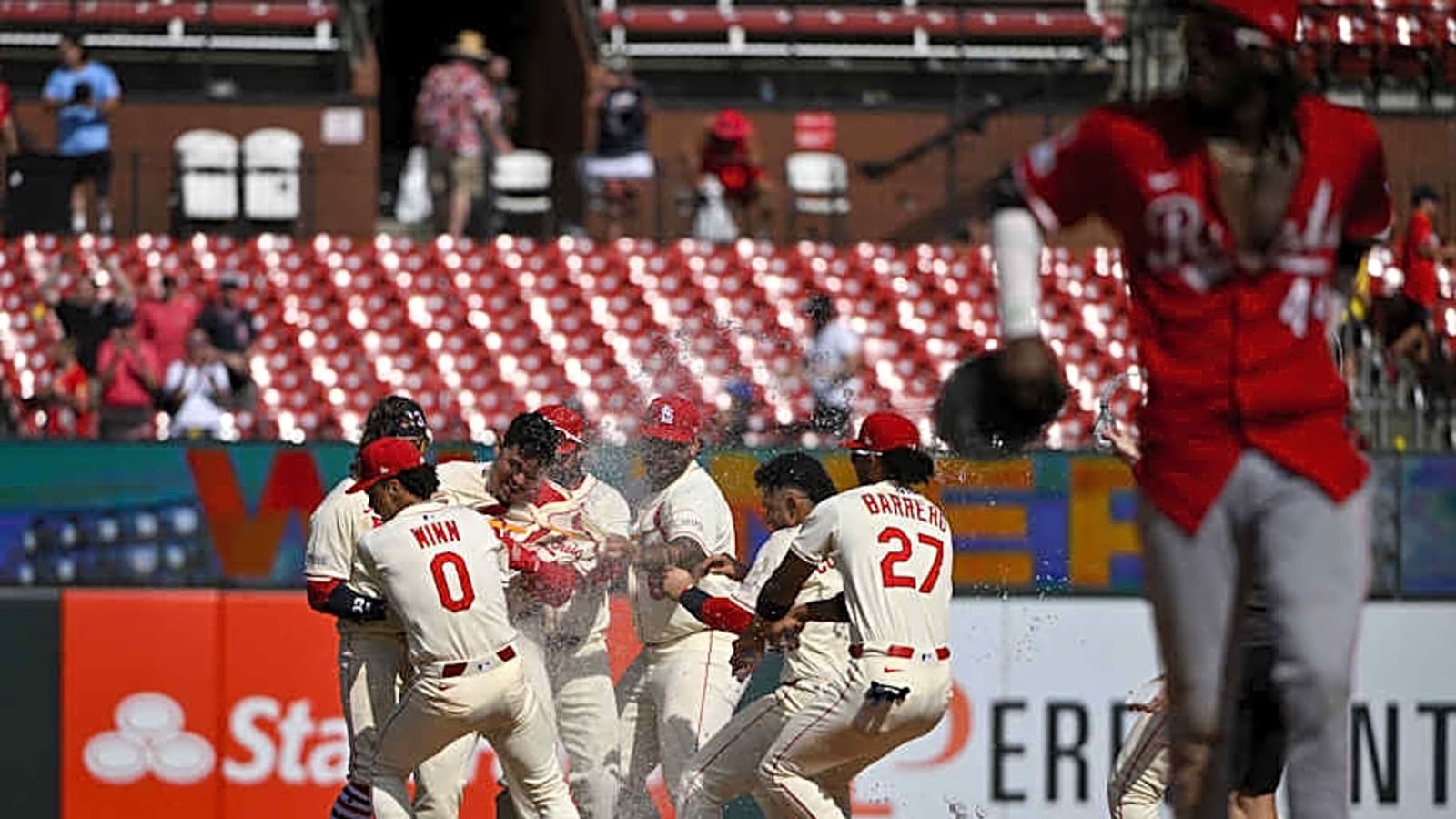 INSTANT REACTION: Reds Fall Apart Late, Lose to Cardinals 6-5 in 11 Innings