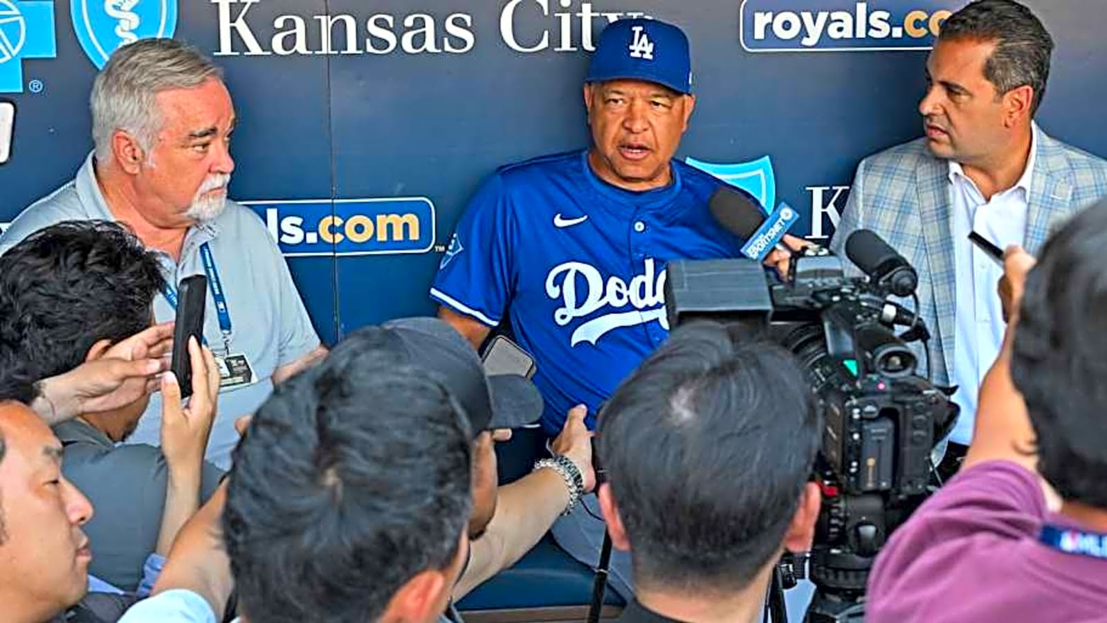 Dodgers&#39; Dave Roberts Gets Honest About LA&#39;s Bad Outfield Defense