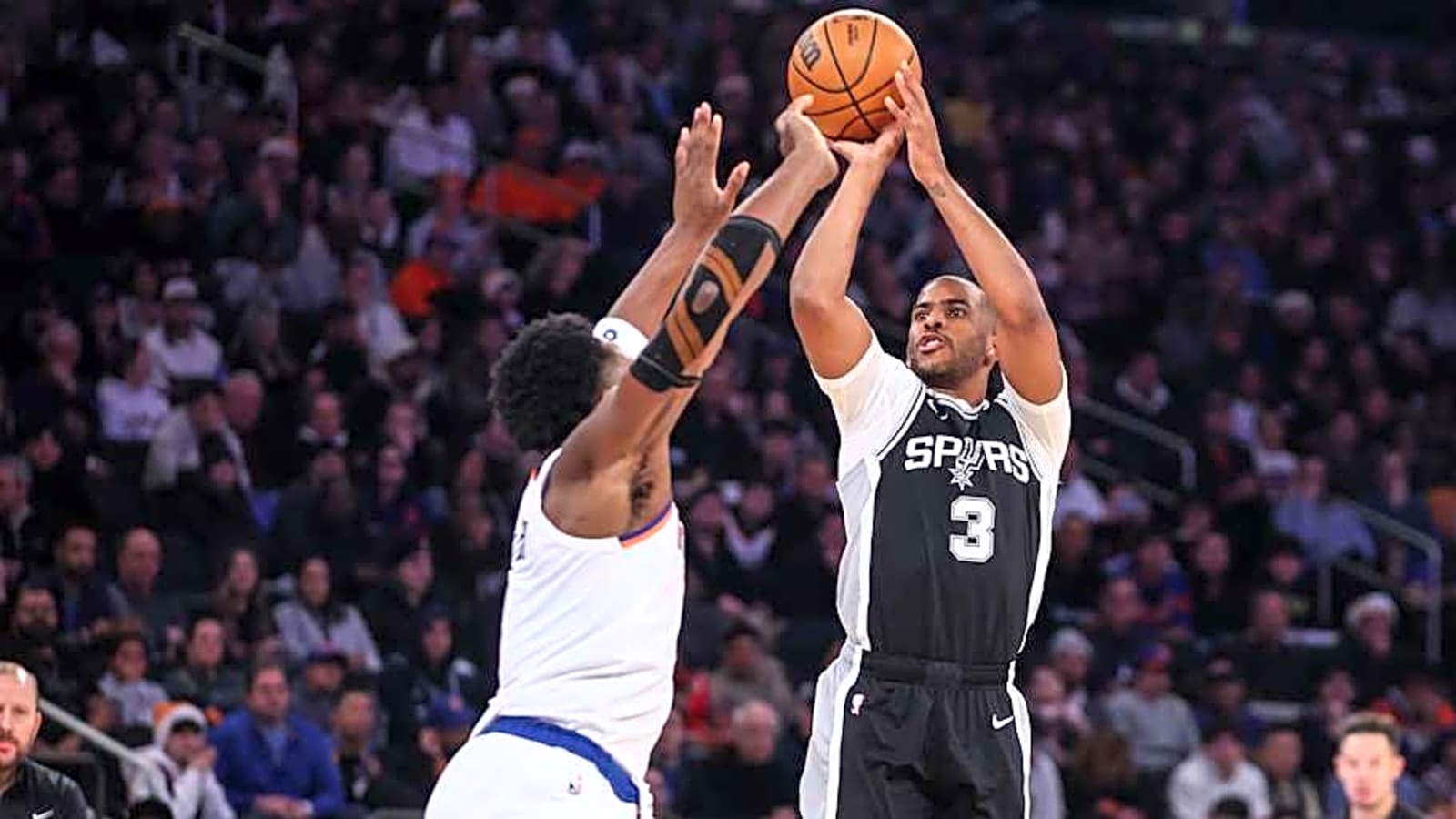 Insider Gets Honest on Knicks&#39; Chances to Land Chris Paul