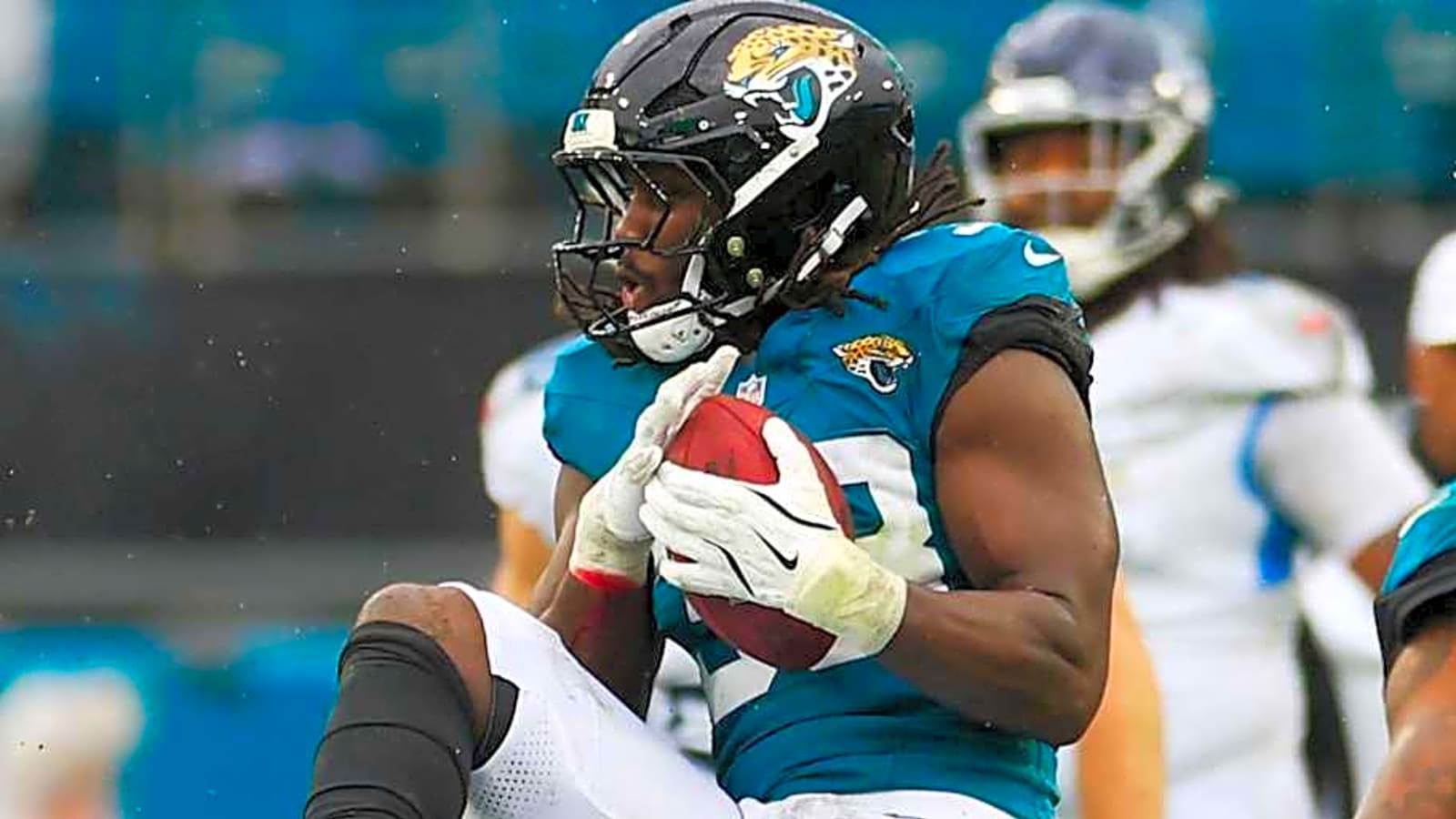 Jaguars Taking Big Risk by Not Committing to Devin Lloyd
