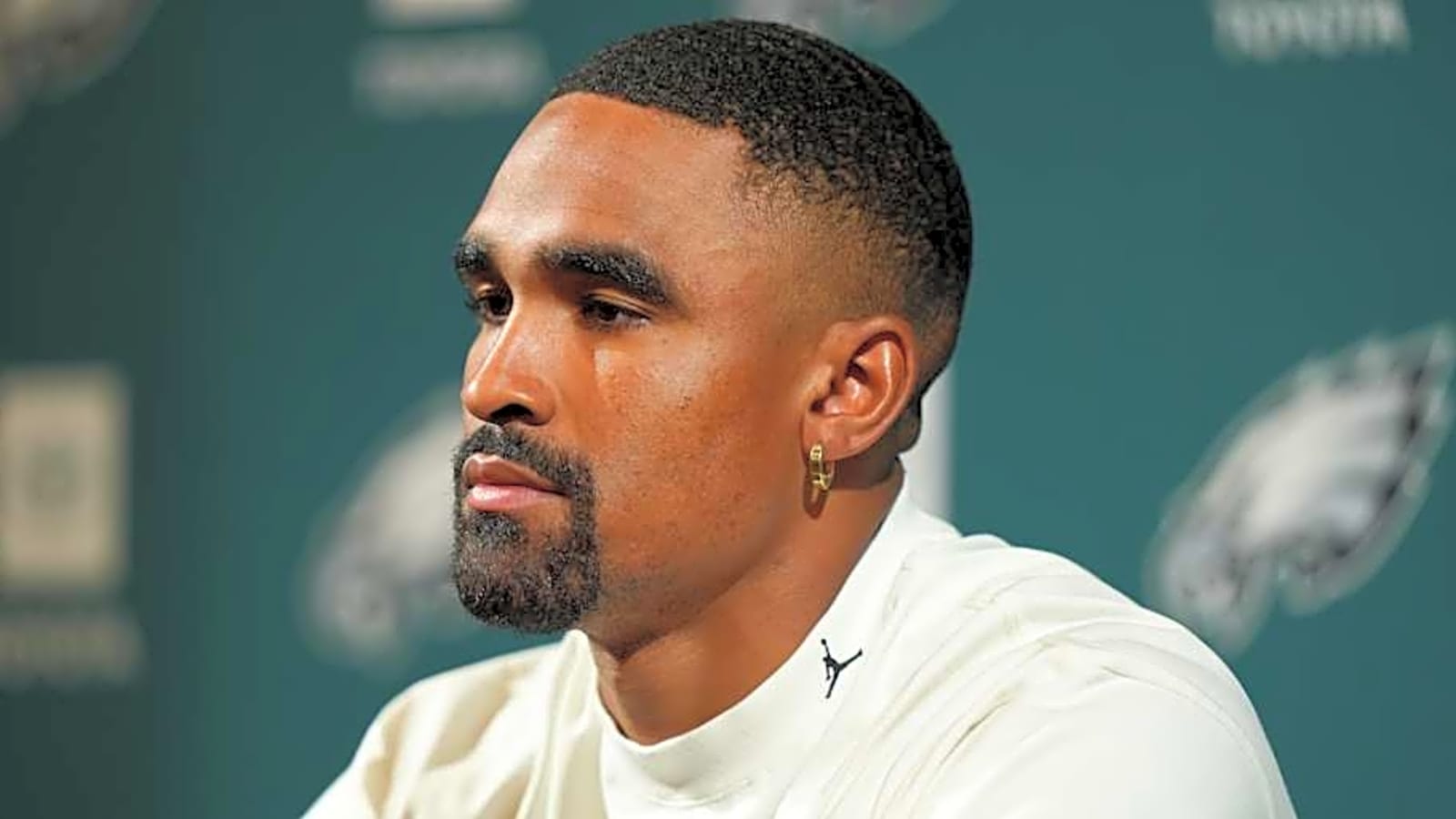 NFL writer&#39;s simple one-sentence explanation on how Jalen Hurts dominates in 2025