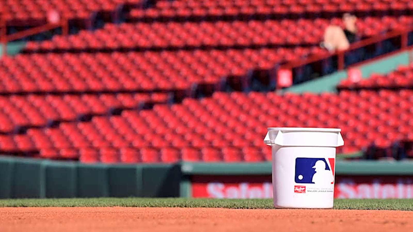 Red Sox Predicted To Avoid Cutting Ties With Gold Glove Winner
