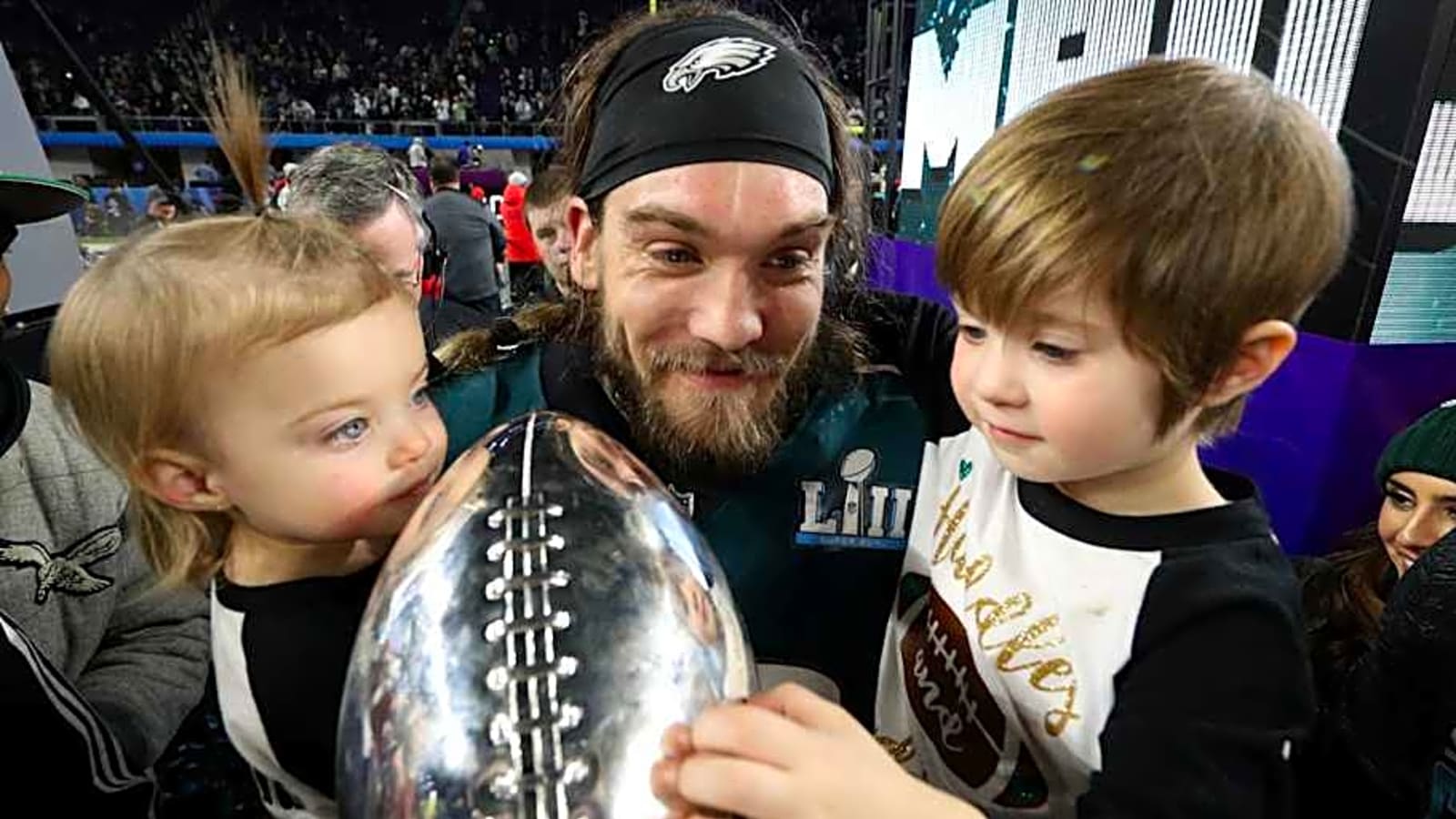 Commanders veteran issues urgent plea for former Eagles linebacker