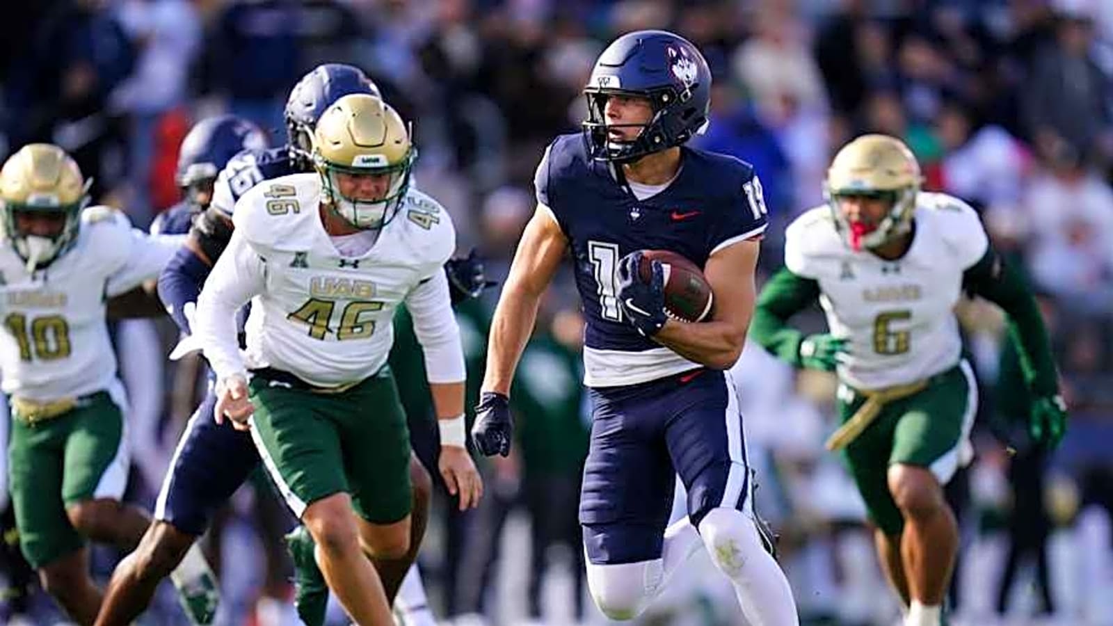 UConn WR Enters Transfer Portal