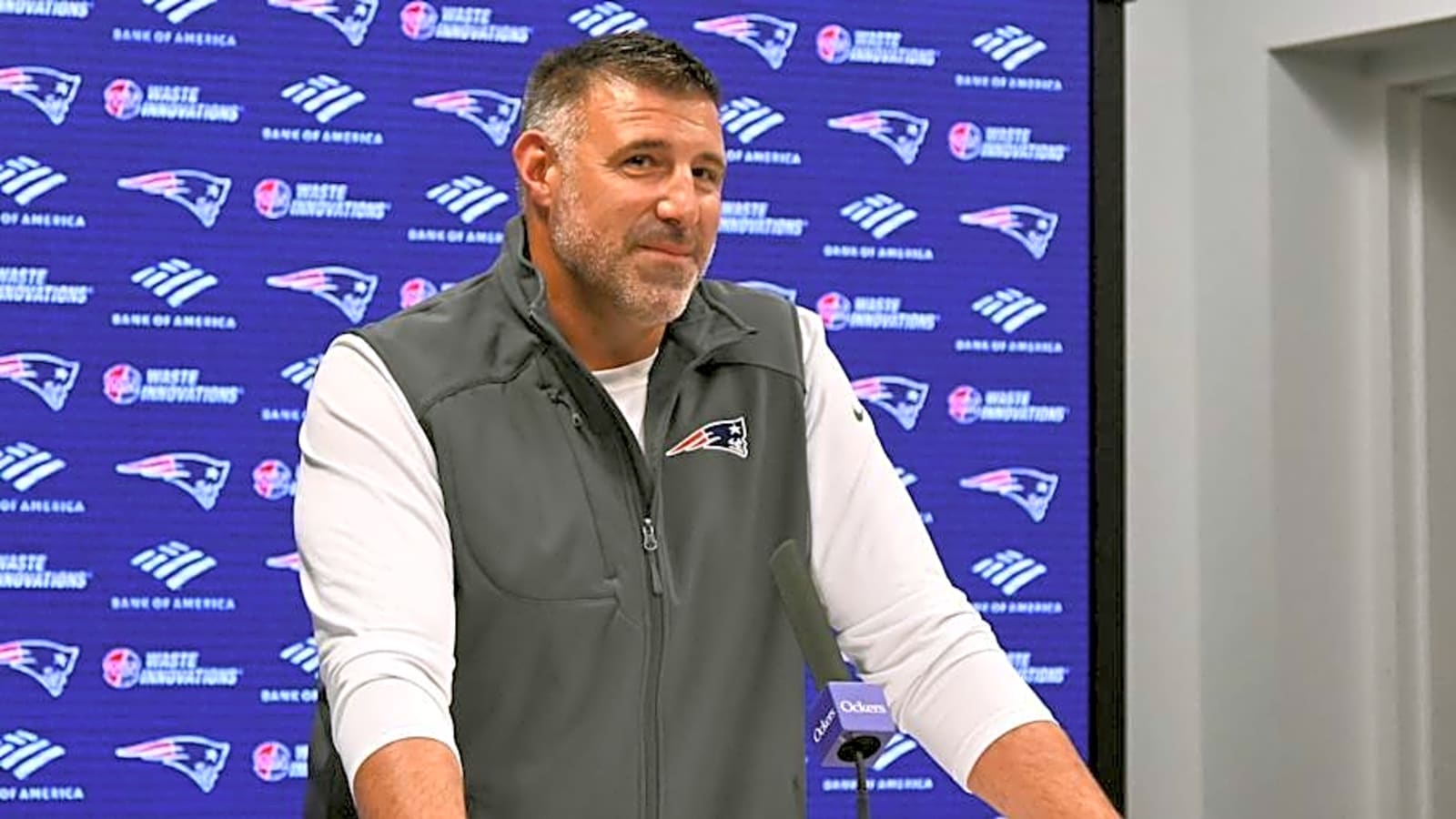 Mike Vrabel Responds to Patriots WR After Requesting Release